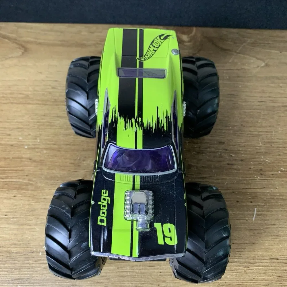 Hot Wheels Monster Jam Dodge Charger Truck 1:24 Die Cast Metal 2016